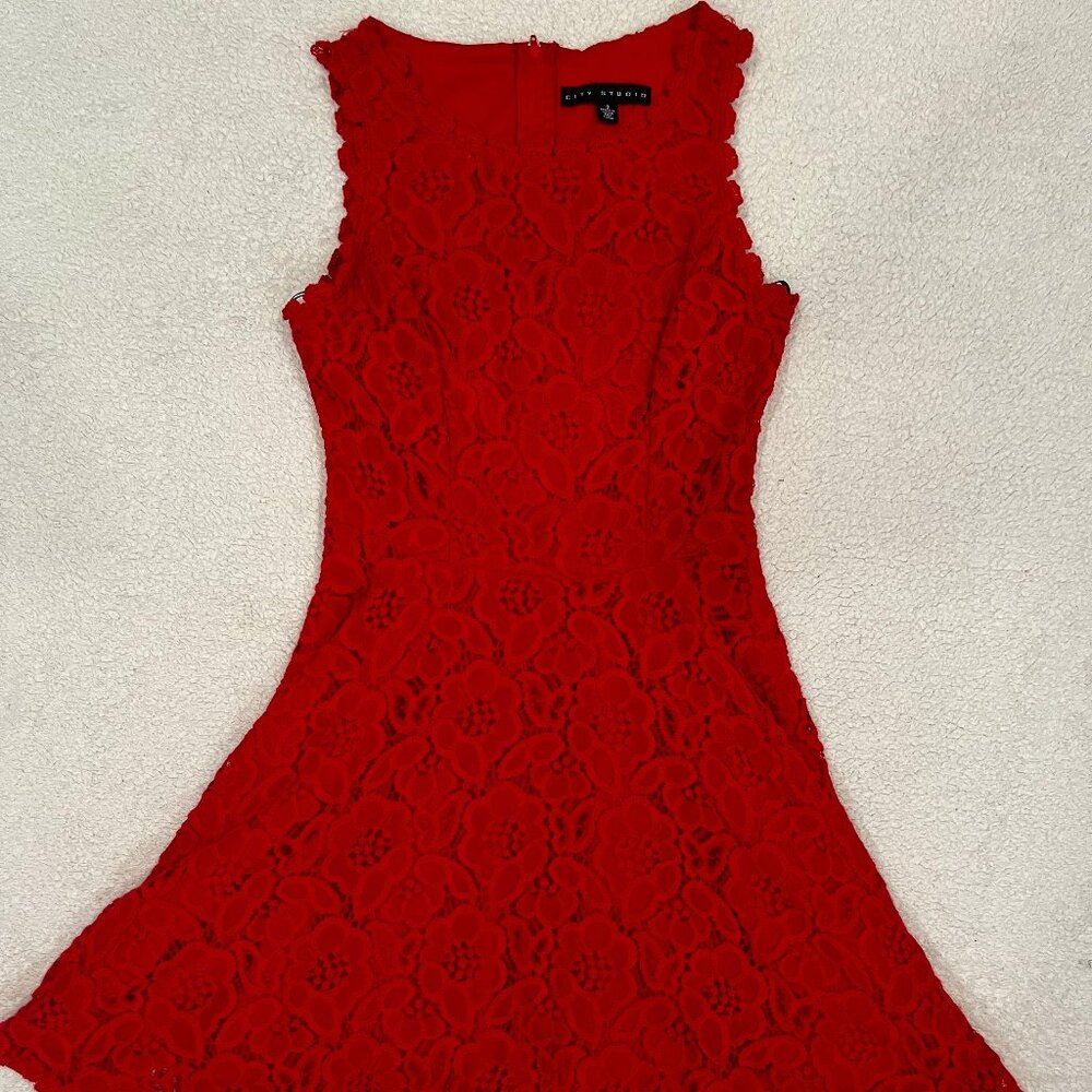 Small Red Sleeveless dress with Lace Floral Pattern